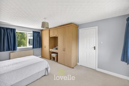3 bedroom Detached house for sale in Stallingborough Road, Healing, DN41