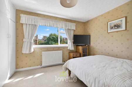 3 bedroom Detached house for sale in Stallingborough Road, Healing, DN41