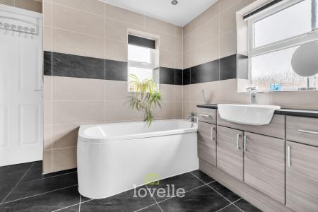 4 bedroom Detached house for sale in Buttercup Court, Healing, DN41