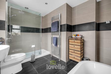 4 bedroom Detached house for sale in Buttercup Court, Healing, DN41