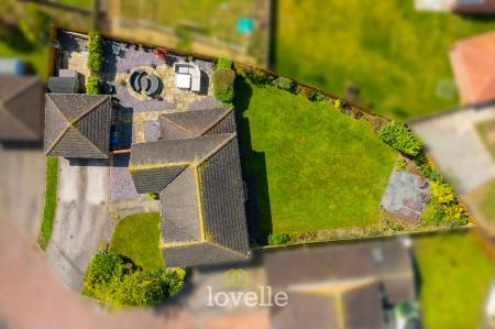 4 bedroom Detached house for sale in Buttercup Court, Healing, DN41
