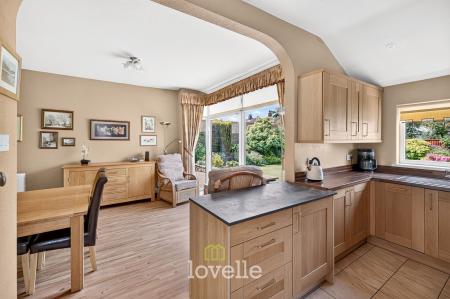 4 bedroom Detached house for sale in Bargate, Grimsby, DN34