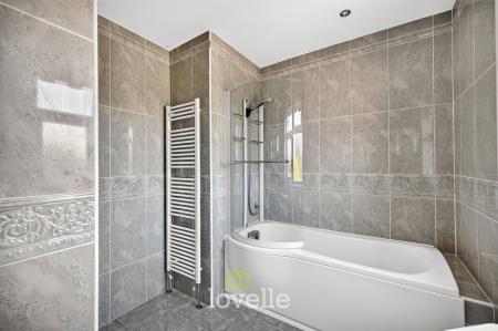 4 bedroom Detached house for sale in Bargate, Grimsby, DN34
