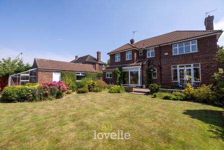 4 bedroom Detached house for sale in Bargate, Grimsby, DN34