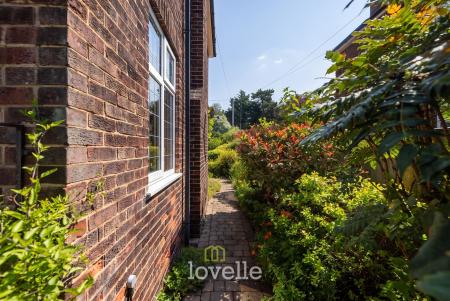 4 bedroom Detached house for sale in Bargate, Grimsby, DN34