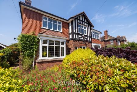 4 bedroom Detached house for sale in Bargate, Grimsby, DN34