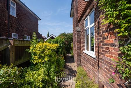 4 bedroom Detached house for sale in Bargate, Grimsby, DN34