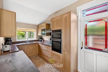 4 bedroom Detached house for sale in Bargate, Grimsby, DN34