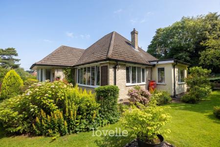 3 bedroom Detached bungalow for sale in Main Road, Hatcliffe, DN37