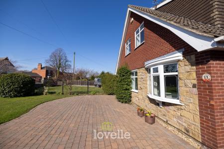 4 bedroom Detached house for sale in Waltham Road, Grimsby, DN33