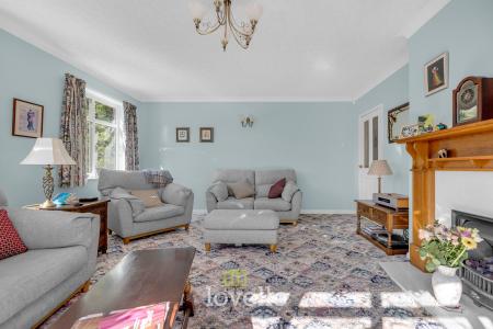 4 bedroom Detached house for sale in Waltham Road, Grimsby, DN33