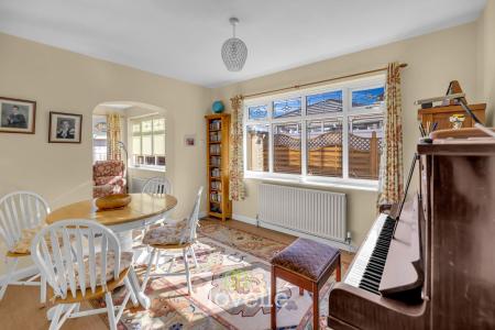 4 bedroom Detached house for sale in Waltham Road, Grimsby, DN33