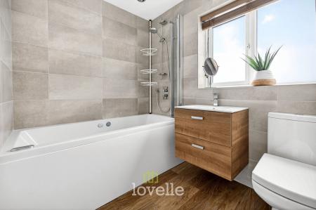 4 bedroom Detached house for sale in Larkspur Avenue, Healing, DN41