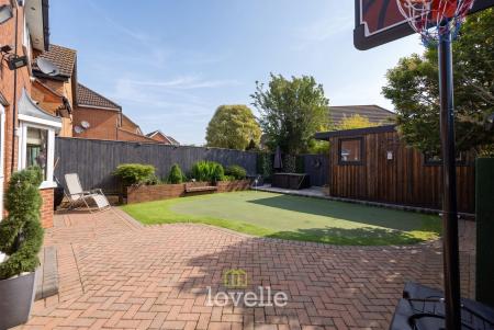 4 bedroom Detached house for sale in Larkspur Avenue, Healing, DN41