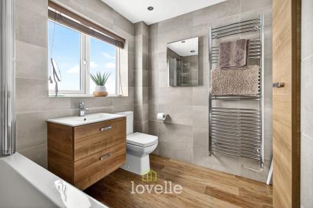 4 bedroom Detached house for sale in Larkspur Avenue, Healing, DN41