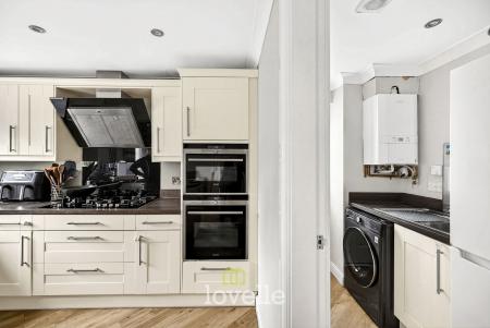 4 bedroom Detached house for sale in Larkspur Avenue, Healing, DN41
