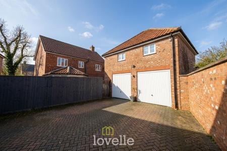 4 bedroom Detached house for sale in Mayfields Court, Stallingborough, DN41