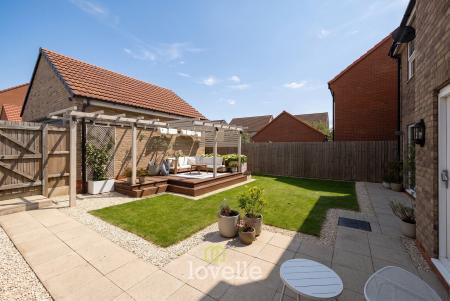 4 bedroom Detached house for sale in Heale Drive, Immingham, DN40