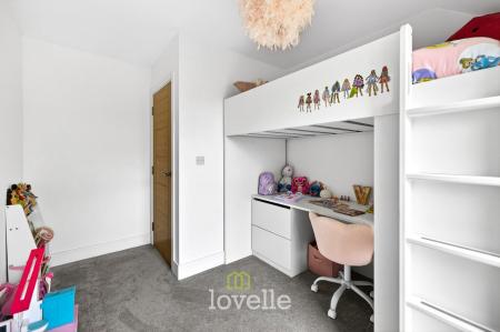 4 bedroom Semi-detached house for sale in Claydon Way, Waltham, DN37