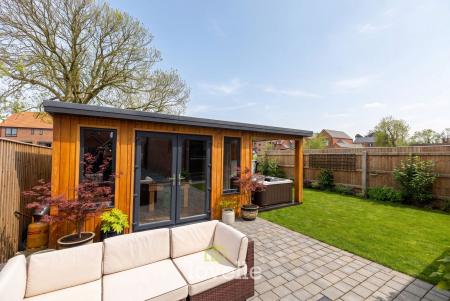 4 bedroom Semi-detached house for sale in Claydon Way, Waltham, DN37