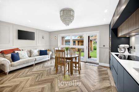 4 bedroom Semi-detached house for sale in Claydon Way, Waltham, DN37