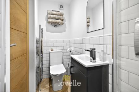 4 bedroom Semi-detached house for sale in Claydon Way, Waltham, DN37