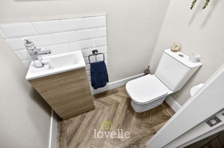 4 bedroom Semi-detached house for sale in Claydon Way, Waltham, DN37