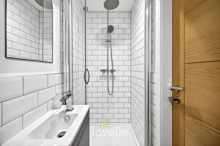 4 bedroom Semi-detached house for sale in Claydon Way, Waltham, DN37