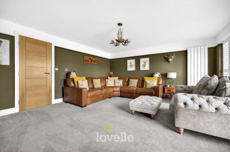 4 bedroom Semi-detached house for sale in Claydon Way, Waltham, DN37