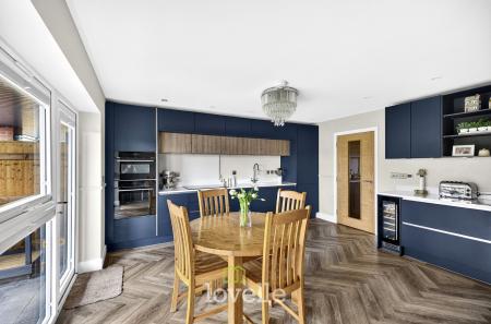 4 bedroom Semi-detached house for sale in Claydon Way, Waltham, DN37