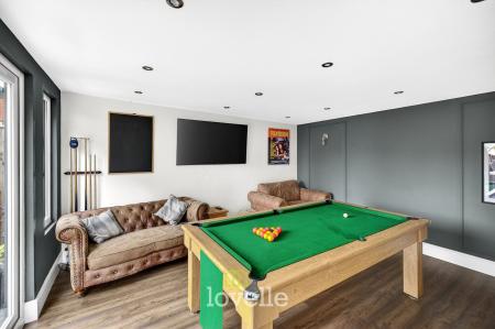 4 bedroom Semi-detached house for sale in Claydon Way, Waltham, DN37