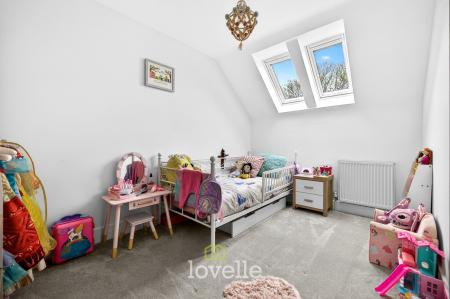 4 bedroom Semi-detached house for sale in Claydon Way, Waltham, DN37
