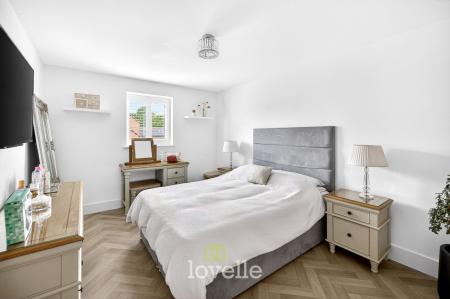 4 bedroom Semi-detached house for sale in Claydon Way, Waltham, DN37