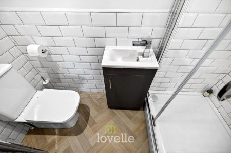 4 bedroom Semi-detached house for sale in Claydon Way, Waltham, DN37