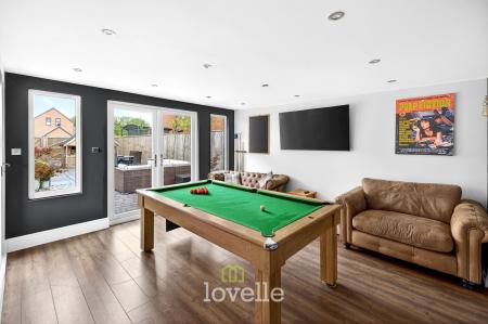 4 bedroom Semi-detached house for sale in Claydon Way, Waltham, DN37