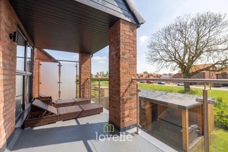 4 bedroom Semi-detached house for sale in Claydon Way, Waltham, DN37