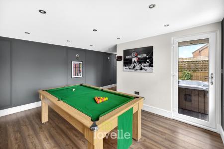 4 bedroom Semi-detached house for sale in Claydon Way, Waltham, DN37