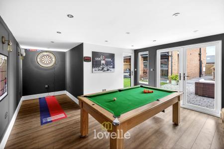 4 bedroom Semi-detached house for sale in Claydon Way, Waltham, DN37