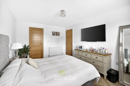 4 bedroom Semi-detached house for sale in Claydon Way, Waltham, DN37