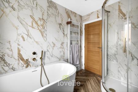 4 bedroom Semi-detached house for sale in Claydon Way, Waltham, DN37