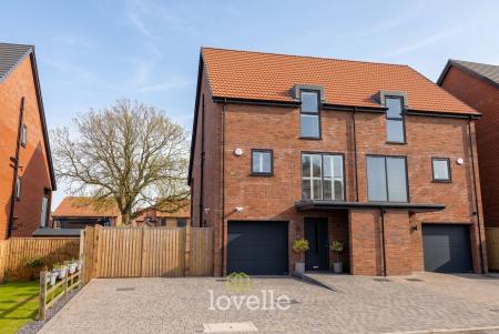 4 bedroom Semi-detached house for sale in Claydon Way, Waltham, DN37