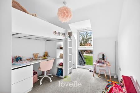 4 bedroom Semi-detached house for sale in Claydon Way, Waltham, DN37
