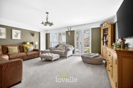 4 bedroom Semi-detached house for sale in Claydon Way, Waltham, DN37