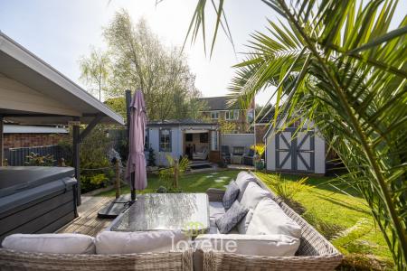 4 bedroom Detached house for sale in Cowslip Court, Healing, DN41
