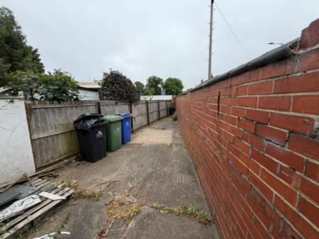 3 bedroom Semi-detached house to let in Ainslie Street, Grimsby, DN32