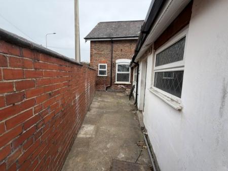 3 bedroom Semi-detached house to let in Ainslie Street, Grimsby, DN32