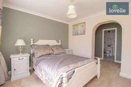 5 bedroom Detached house for sale in Yews Lane, Laceby, DN37