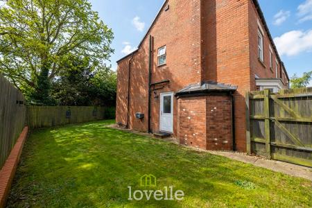 4 bedroom Detached house for sale in Kristen Turton Close, Holton-Le-Clay, DN36