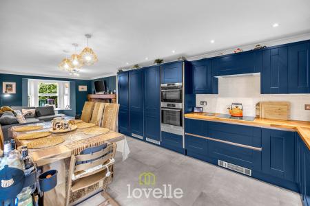 4 bedroom Detached house for sale in Kristen Turton Close, Holton-Le-Clay, DN36