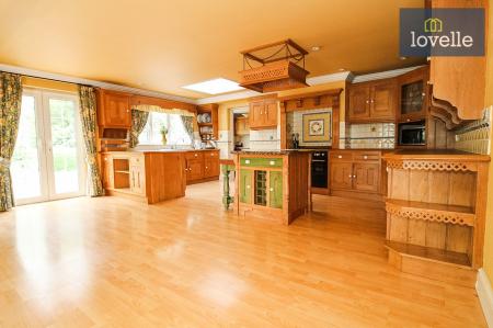 5 bedroom Detached bungalow for sale in Waltham Road, Brigsley, DN37